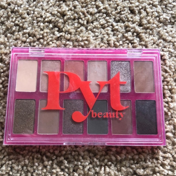 Pyt eyeshadow - Picture 1 of 3